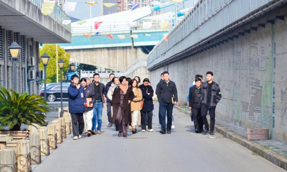 “走進(jìn)園區(qū)，共享未來(lái)”鏡湖區(qū)高層次人才服務(wù)企業(yè)雙向促進(jìn)對(duì)接交流活動(dòng)在園舉辦